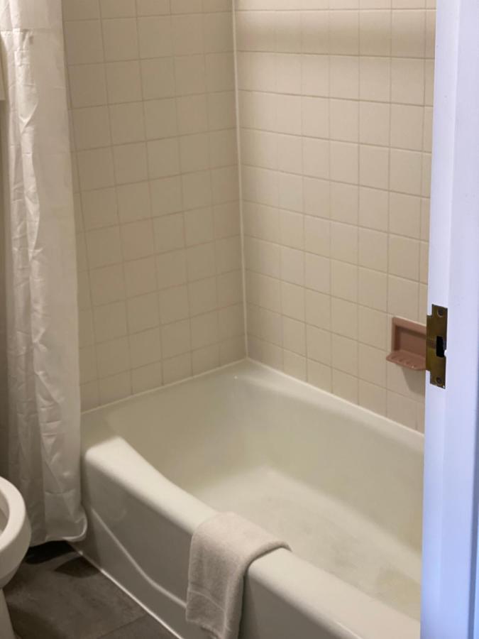 White Rose - Motel 2*